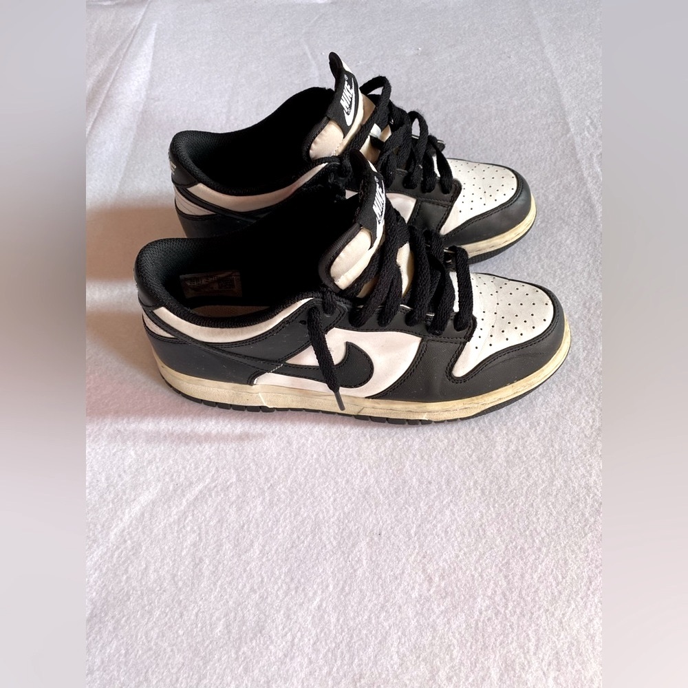 🚫SOLD🚫SOLD🚫Nike Black and White Panda Sneakers Size 6.5 Classic Design - Picture 4 of 9